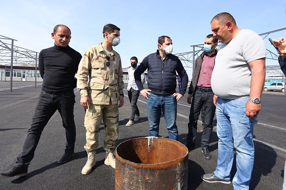 «Կտրիճ Գարոն ա». համացանցը քննարկում է Գարիկ Սարգսյանի հագուստը