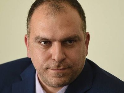 Տիգրան Ավինյանի խորհրդականն ազատվեց աշխատանքից