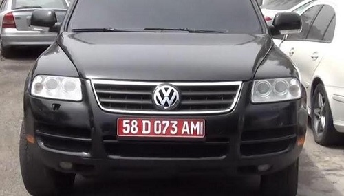 Դիվանագիտական կեղծ համարանիշերով մեքենա է հայտնաբերվել. Ու՞մ էր այն պատկանում