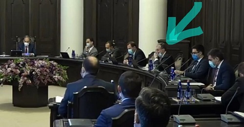 Դիմակ դնելու կանոնների խախտման բազմաթիվ օրինակներից մի քանիսը. Հայկ Մանասյան