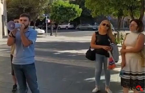 Թողեք շնչենք, ոչ դիմակներին. բողոքի ակցիա՝ Կառավարության շենքի դիմաց