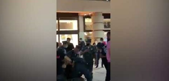 10 ոստիկան` մեկի դեմ. քաղաքացուն կոպտորեն բերման ենթարկեցին դիմակ չկրելու համար