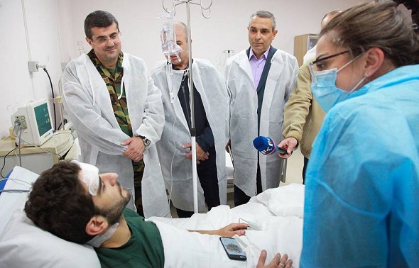 Ես լավ եմ, շատ լավ բժիշկներ ունեք, գոհ եմ ամեն ինչից. վիրավոր ֆրանսիացի լրագրողը՝ Արցախի նախագահին 