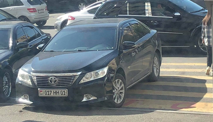 ԱԺ ծառայողական տ/մ-ն կայանվել է հետիոտնային անցման վրա 