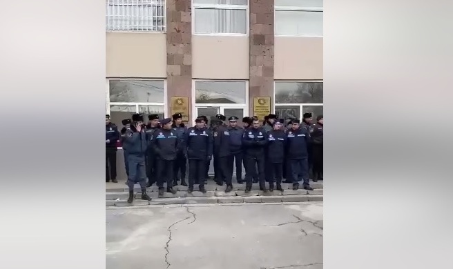 Մհեր Ախտոյանի ընտանիքը հեռացվել է Փարաքարից