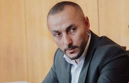 Վարդենիսի նախկին համայնքապետը չի հերքում, որ դավաճանության մեջ մեղադրվող անձի հետ եղել է դիրքերում