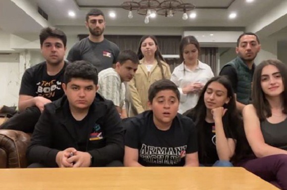 Ոստիկանները ոտքիցս քաշելով գցեցին մեքենայի մեջ ու բերման ենթարկեցին․ 13-ամյա ակտիվիստ