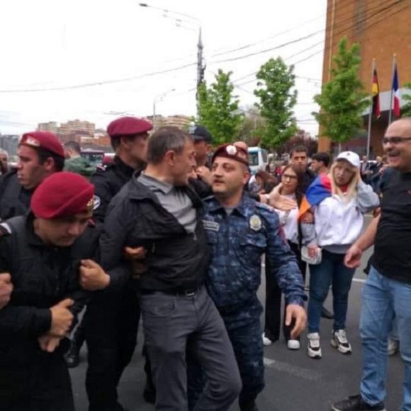 Ոստիկանները  բերման են ենթարկել նախկին ոստիկանապետ Վալերի  Օսիպյանին