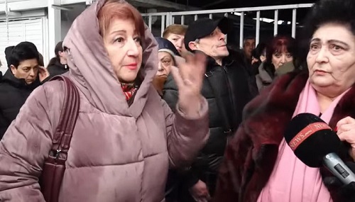 Ավելի լավ ա՝ ես վառվեմ, քան երեխեքս սոված մնան. «Մալաթիայի» աշխատակիցները ցույց են անում