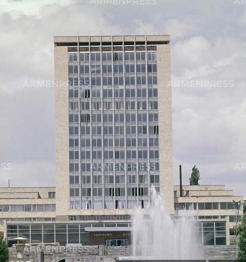Կառավարությունը 210 մլն դոլար արժողությամբ պայմանագիր է կնքել. Սարյանի «ՀայՓոստ»-ի փոխարեն` «Համաշխարհային առևտրի կենտրոն Երևան»