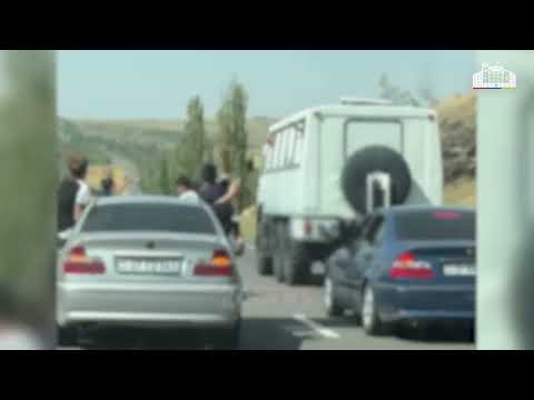 Ուղևորները Երևան-Սևան մայրուղում մեքենայի պատուհաններից դուրս էին եկել