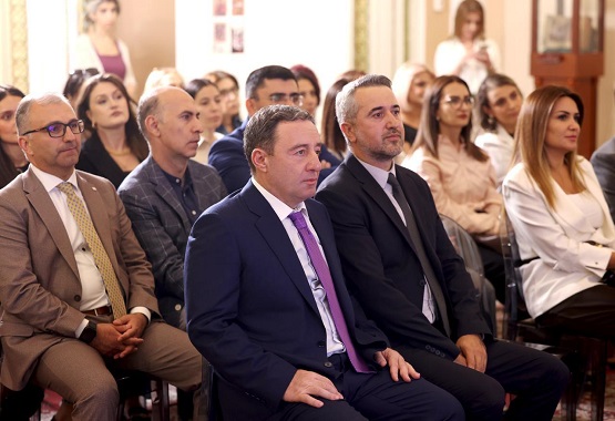 Ֆասթ Բանկը, ի դեմս Վահե Բադալյանի, 50մլն դրամի աջակցություն է ցուցաբերել Մատենադարանին