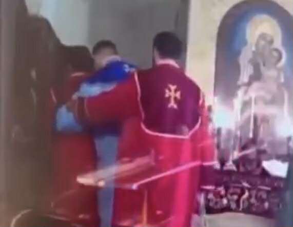 Սարկավագն ուշաթափվում է՝ Թալինի եկեղեցում մատուցվող կեղծ «պատարագի» ժամանակ