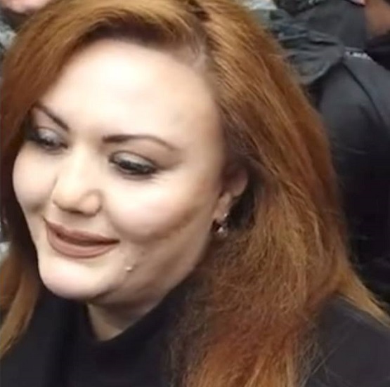 Աջապահյանին «սքեմավոր հանցագործ» անվանած կինը ՔՊ-ում բուկլետ բաժանող է եղել. Լիա Զախարյան