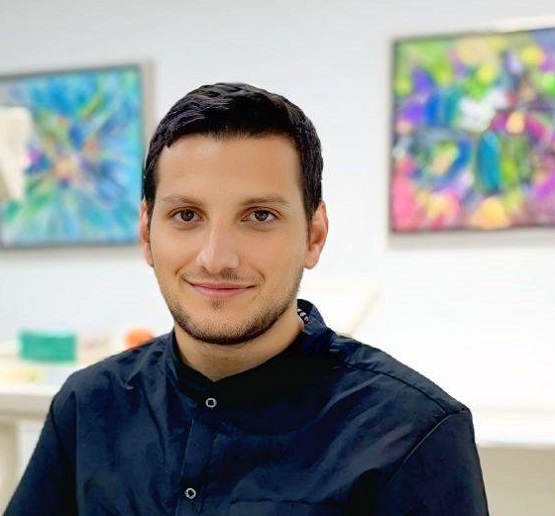 Հրաժարվում եմ տիրադավ եպիսկոպոսներից, նրանց միացած անառակ որդու տիտղոսը կրող քահանաներից, սարկավագներից