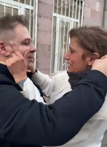 Հուզիչ տեսանյութ․․․ադրբեջանական գերությունից վերադարձած Վիգենի հանդիպումը կնոջ հետ...5 տարի անց...