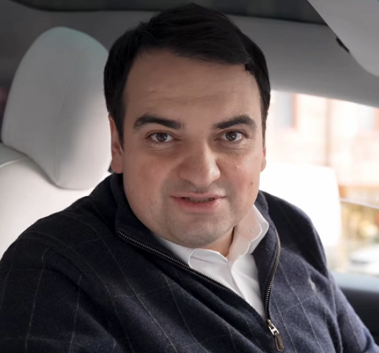 Եվս մեկ օր տաքսիով տեղափոխեցի մեր հայրենակիցներին, լսեցի բազմաթիվ կարծիքներ ու առաջարկներ․ Նարեկ Կարապետյան