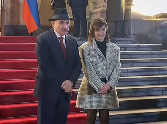 «Բա մարդ այդքան կրթվի, աշխարհ տեսնի ու վերջում ճաշակն այս կոստյումչիկը լինի՞»