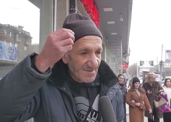 Ինքը սատանայի կամակատարն ա․․․ Ուզում ա Եկեղեցու բյուջեին խառնվի, որ իրա պարտքերը տա․․․Վանաձորցիներ