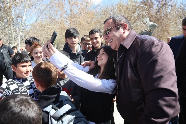 Ինչպես են Գագիկ Ծառուկյանին դիմավորում  Հայաստանի գյուղերում