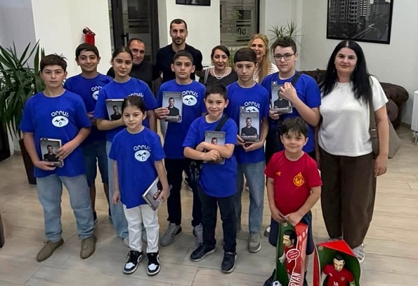 Օրրանի սաները հանդիպել են  կազմակերպության երկարամյա աջակից Հենրիխ Մխիթարյանին