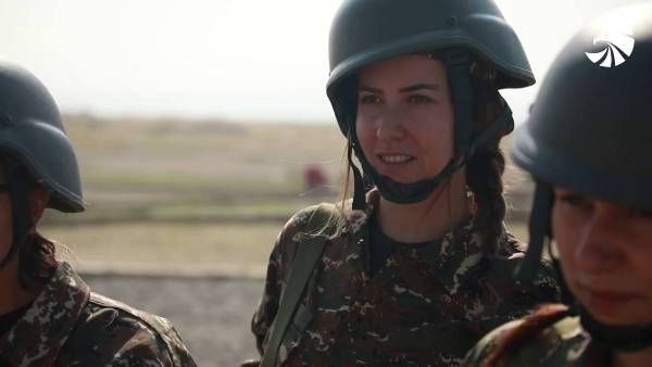 Կանանց առաջին վաշտի մարզումները