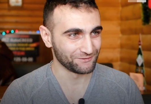 Հայ գործարարը Չելյաբինսկում անվճար շաուրմա է տալիս օրագրում  5 գնահատականն ունեցող աշակերտներին