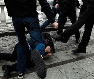 В Азербайджане произошла массовая драка военных с гражданскими: есть раненые 