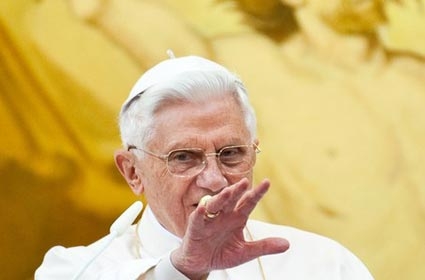 Бенедикт XVI покидает свой пост из-за геев