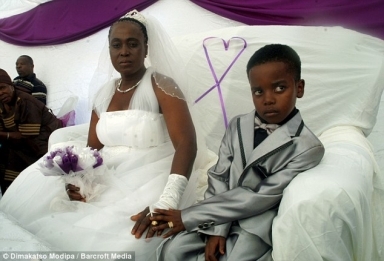  8 տարեկան տղան ամուսնացել է 61 տարեկան կնոջ հետ