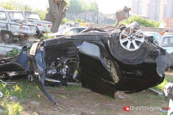 Ողբերգական ավտովթար Երևանում. 26-ամյա երիտասարդը BMW-ով հայտնվել է մետրոյի գետնանցումում