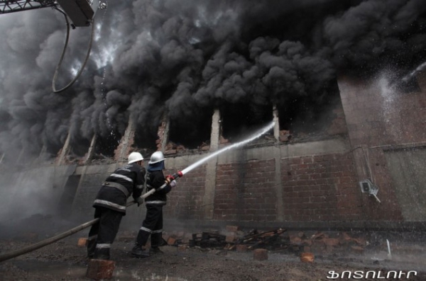Пожар в ООО «Спайка»: горит 3-этажное здание