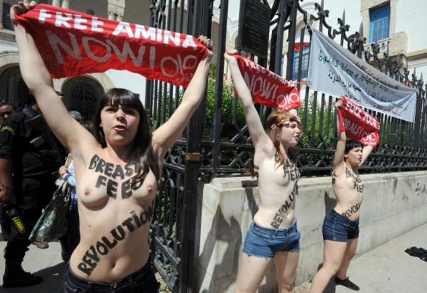 Femen-ի աղջիկները կրկին մերկացրել են կրծքերը