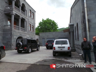 Газета «Иравунк»: Сурик Хачатрян желает срочно продать свой дом