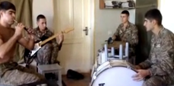  «Թռչեի մտքով տուն»` հայ զինվորների հիանալի գործիքավորմամբ