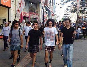 Անթալիայում բողոքող տղա ուսանողները կիսաշրջազգեստ են կրել