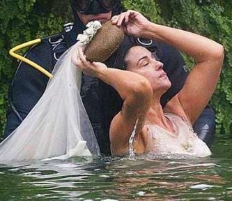 Մոնիկա Բելուչին հարսանեկան զգեստով գետն է նետվել