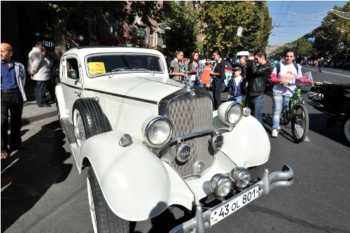 Ռետրո մեքենաների ցուցադրություն Երևանում 