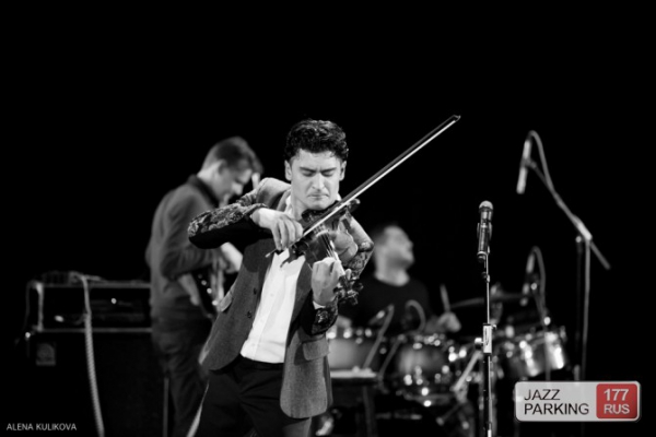 Скрипач с мировым именем Эдгар Акопян совершил скрипичную революцию с Ереваном в сердце