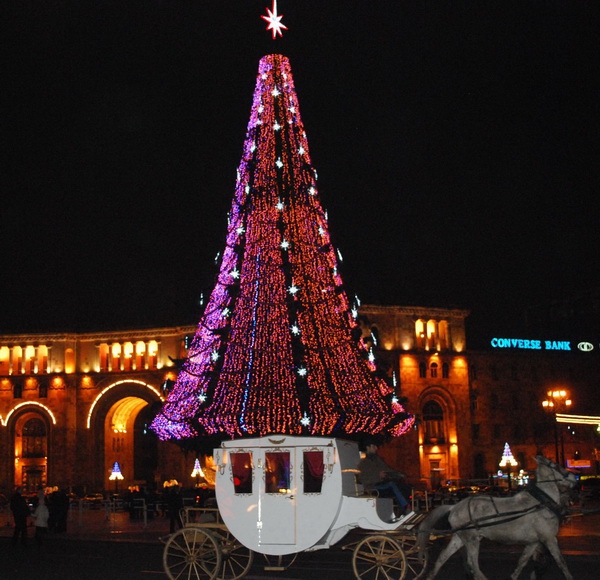 Դեկտեմբերի 17-ին կվառվեն հանրապետության գլխավոր տոնածառի լույսերը 