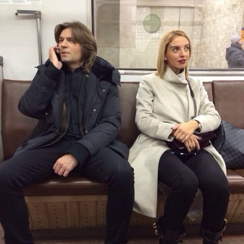 Դմիտրի Մալիկովը մի շիկահեր կնոջ հետ շրջել է մոսկովյան մետրոյով