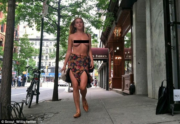Հոլիվուդյան հայտնի դերասանների դուստրը կիսամերկ շրջել է փողոցով