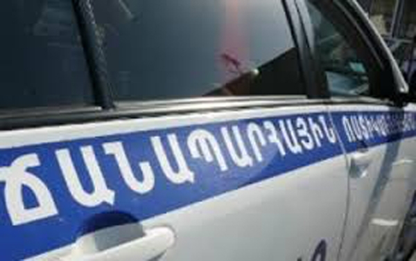 Էլեկտրոնային նամակներ Ճանապարհային ոստիկանությանը՝ info@roadpolice.am էլեկտրոնային փոստի հասցեով