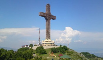 Diaspora Armenians want to erect world's largest cross in Armenia