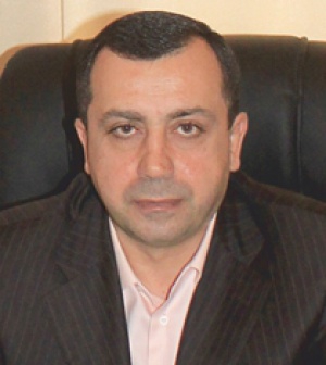 Էջմիածինցի պատգամավորը հայհոյանքներով սպառնում է ճանապարհային ոստիկանին.18+. shamshyan.com