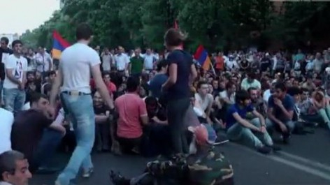 Thousands protest electricity prices hike in Armenia