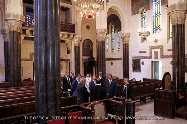 Mayor Taron Margaryan visited Armenian Apostolic Church in Marseille