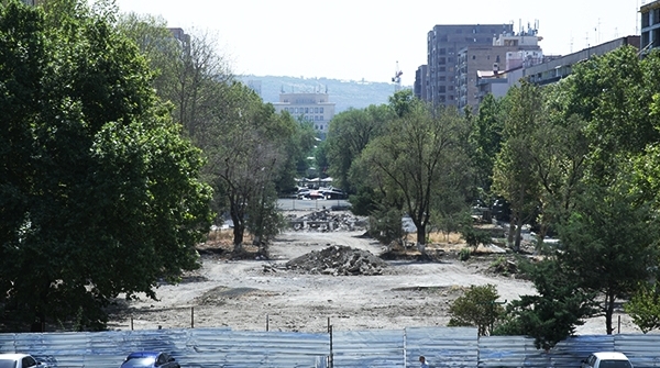 Ամբողջ այգին չորացած ծառեր են․․․․Քրիստինա Վարդանյան