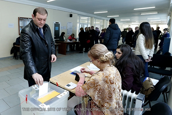 Yerevan Mayor Taron Margaryan took part in the election at the polling station 1/17 in Avan