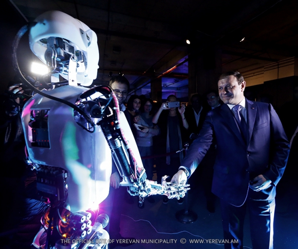Mayor Taron Margaryan was present at the ceremony of opening of «Robots' parade»